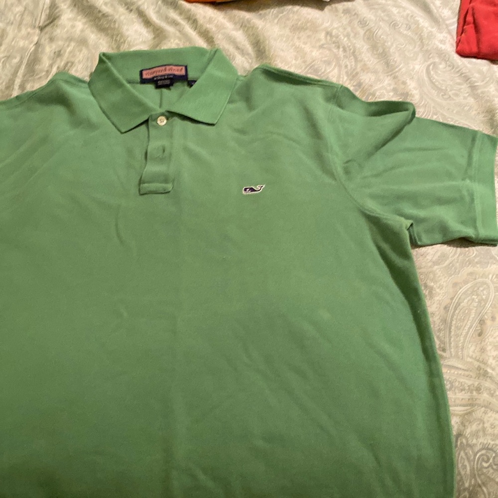 Vineyard Vines short sleeve polo shirt. Size large